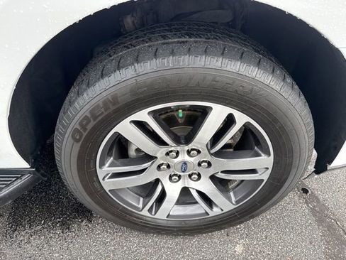 Used 2024 Ford Expedition Limited RWD image 12