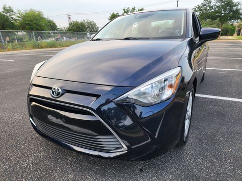 Used 2017 Toyota Yaris iA FWD image 3