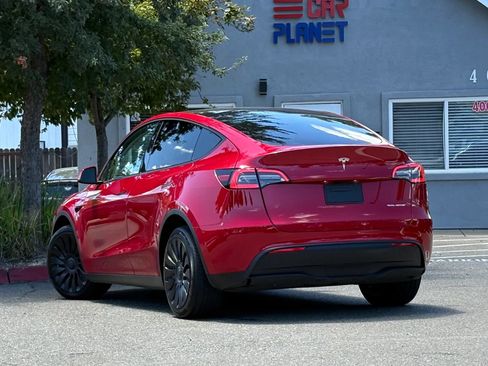 Used 2023 Tesla Model Y AWD image 7