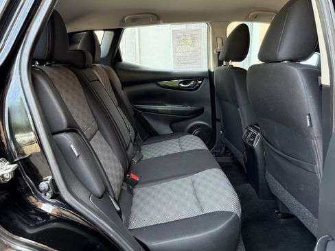 Used 2021 Nissan Rogue Sport SV image 17