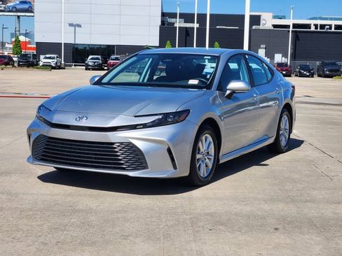 Certified 2025 Toyota Camry LE image 3