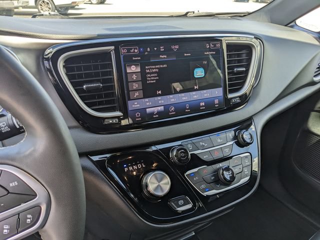 Used 2025 Chrysler Pacifica Select FWD image 24