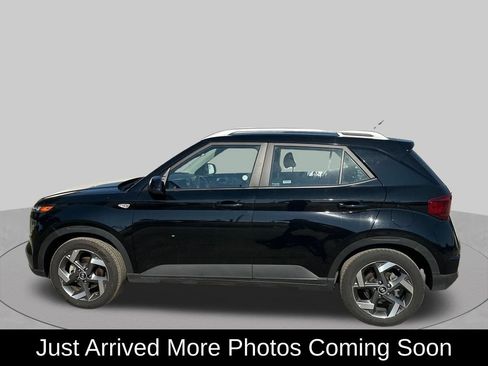 Used 2025 Hyundai Venue SEL FWD image 2