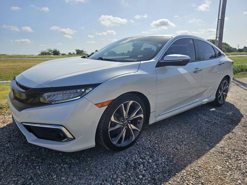 Used 2019 Honda Civic Touring image 1