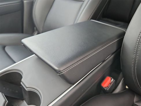 Used 2020 Tesla Model Y Long Range image 11