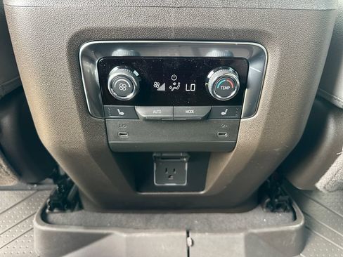 New 2026 Chevrolet Suburban LT w/ Comfort Package AWD/4WD image 38