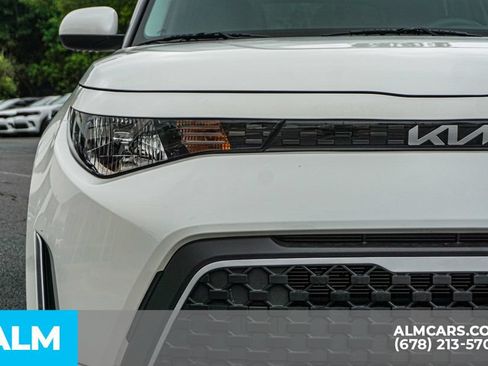Used 2025 Kia Soul LX w/ LX Technology Package FWD image 11