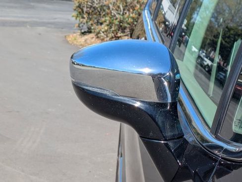 Used 2023 Chrysler Pacifica Limited image 14