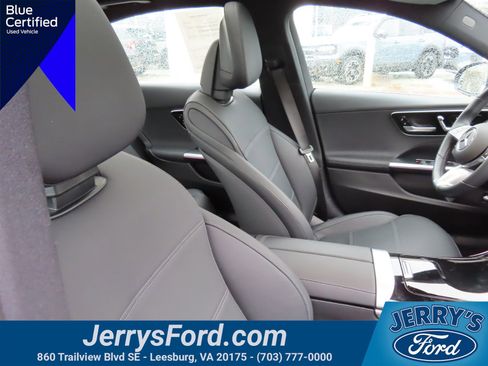 Used 2025 Mercedes-Benz C 300 4MATIC Sedan image 34