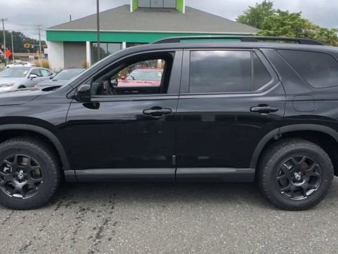 New 2025 Honda Pilot TrailSport image 6