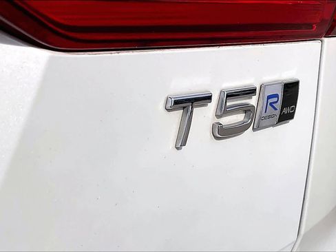 Used 2018 Volvo XC60 T5 R-Design w/ Convenience Package image 8