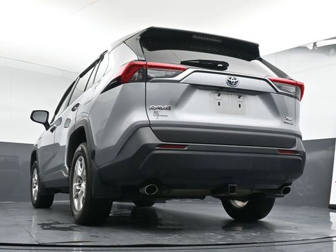Used 2020 Toyota RAV4 XLE image 24