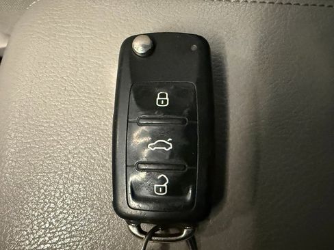 Used 2018 Volkswagen Passat 2.0T S image 16