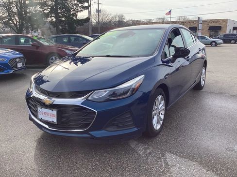 Used 2019 Chevrolet Cruze LT w/ Convenience Package image 4