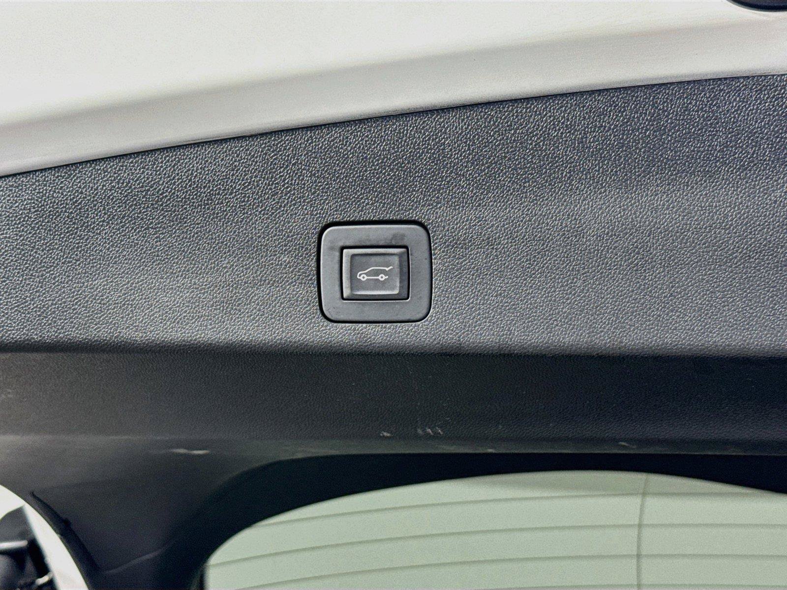 Used 2024 Buick Encore GX Avenir w/ Avenir Technology Package FWD image 30
