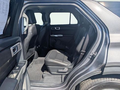 Used 2022 Ford Explorer XLT w/ Equipment Group 202A AWD/4WD image 17