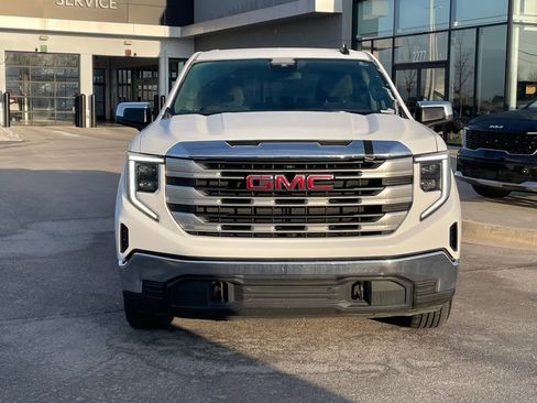 Used 2022 GMC Sierra 1500 SLE image 2