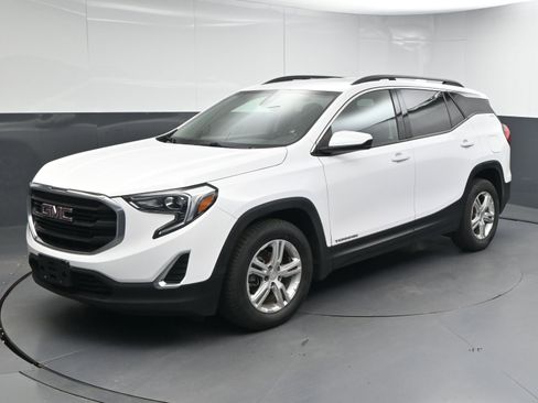 Used 2020 GMC Terrain SLE w/ Driver Convenience Package image 4