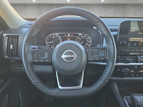 Used 2024 Nissan Pathfinder SL AWD/4WD image 21