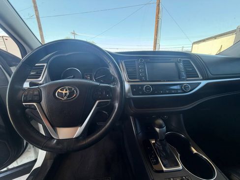 Used 2015 Toyota Highlander Limited Platinum AWD/4WD image 16