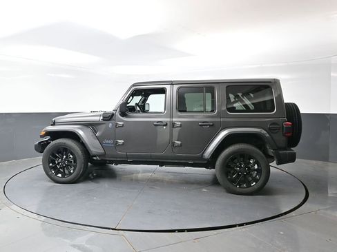 Used 2025 Jeep Wrangler Unlimited Sahara w/ Safety Group image 10