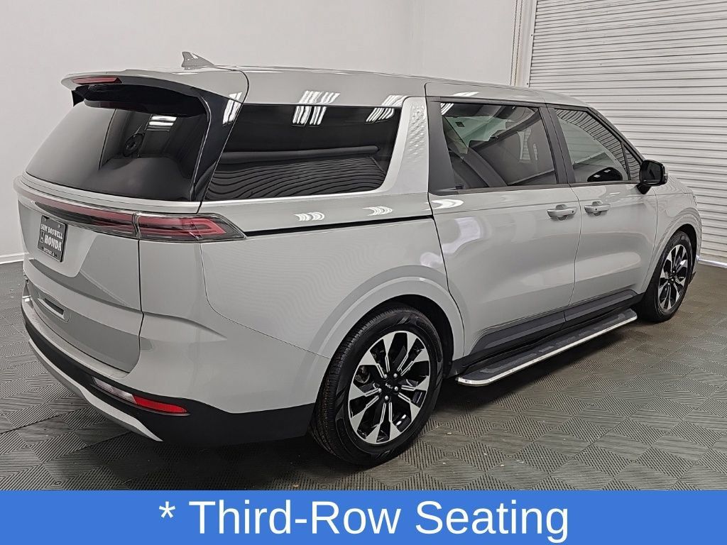 Used 2022 Kia Carnival EX FWD image 9