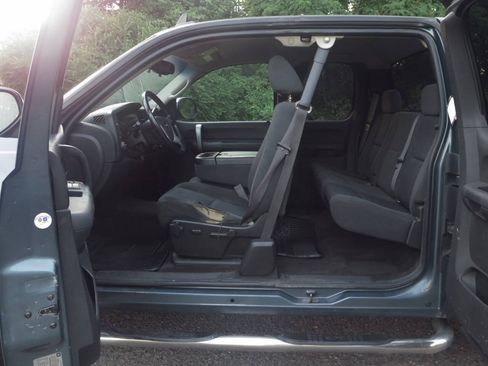 Used 2009 GMC Sierra 1500 SLE w/ Power Pack Plus AWD/4WD image 8