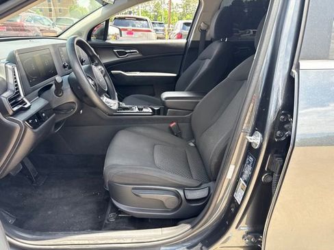 Used 2024 Kia Sportage LX FWD image 11