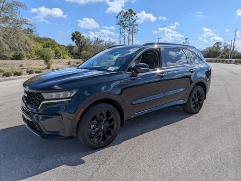 Used 2023 Kia Sorento SX image 9