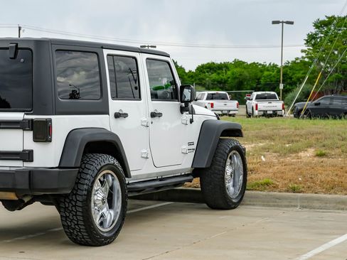 Used 2018 Jeep Wrangler Unlimited Sport S AWD/4WD image 11