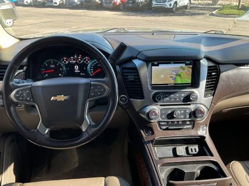 Used 2019 Chevrolet Suburban Premier AWD/4WD image 21