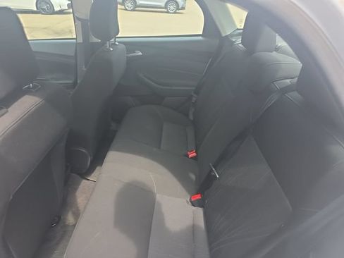 Used 2018 Ford Focus SE FWD image 19