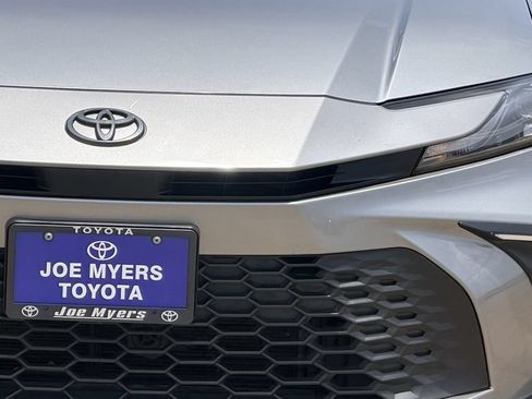 Used 2025 Toyota Camry SE w/ Convenience Package FWD image 5