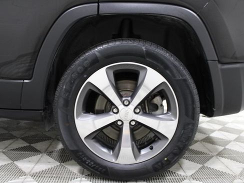 Used 2019 Jeep Cherokee Limited AWD/4WD image 46