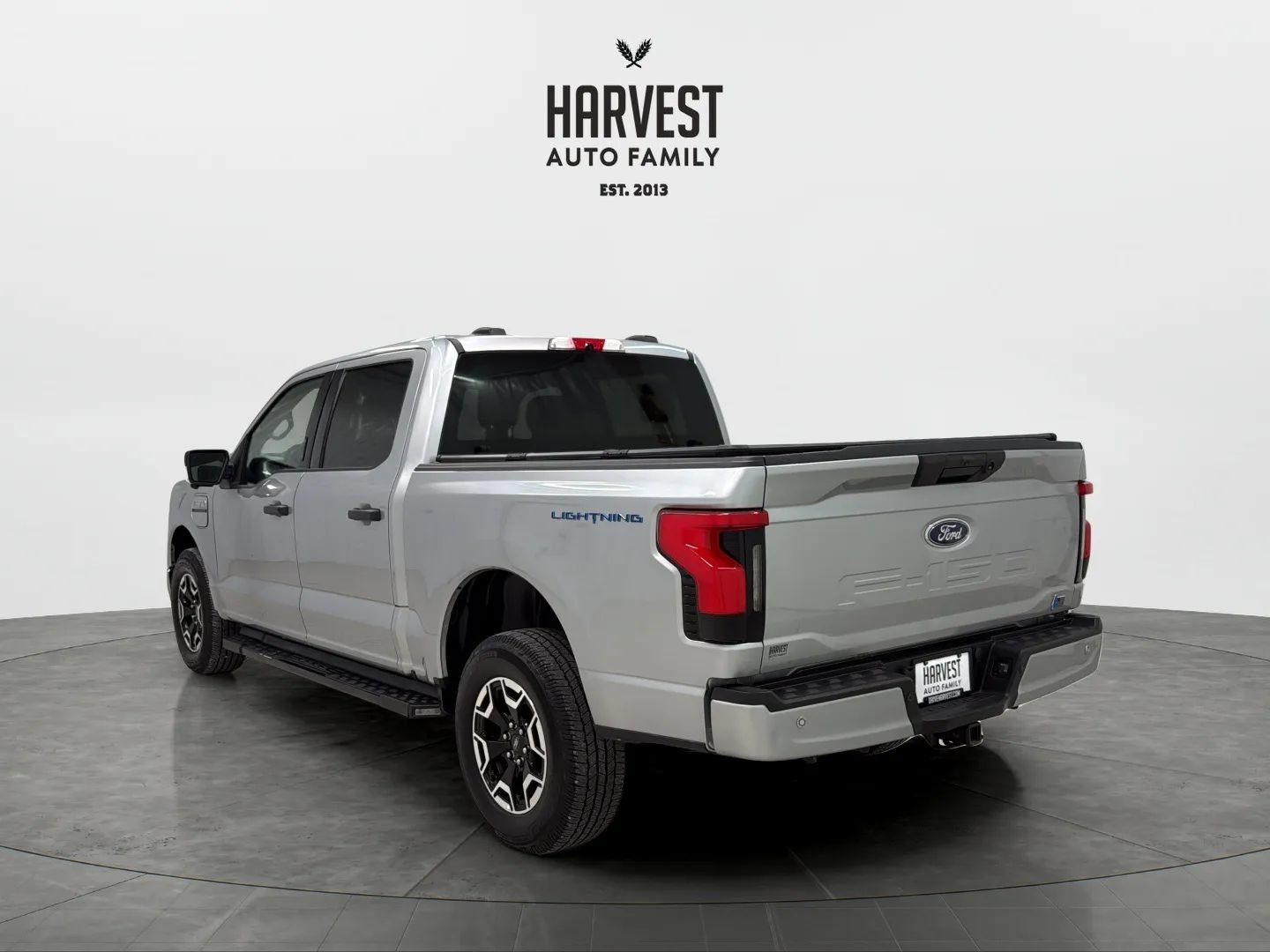 Used 2022 Ford F150 Lightning XLT AWD/4WD image 4