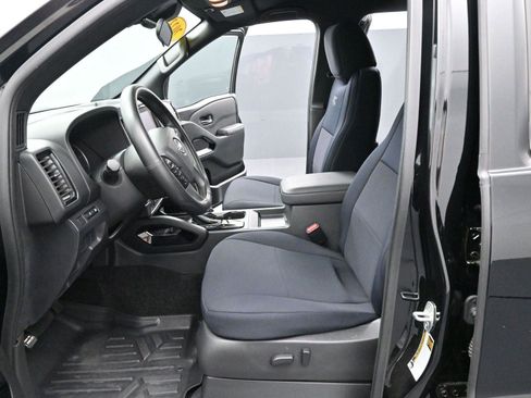 Used 2023 Nissan Frontier SV w/ Midnight Edition Package image 11