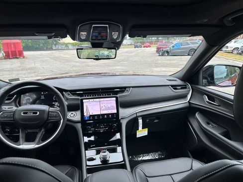 New 2025 Jeep Grand Cherokee Limited w/ Luxury Tech Group II image 22