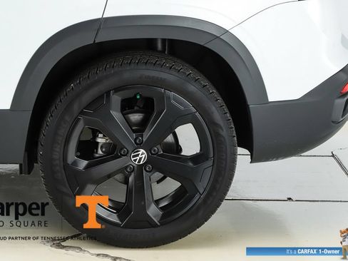 Used 2025 Volkswagen Taos SE AWD/4WD image 6