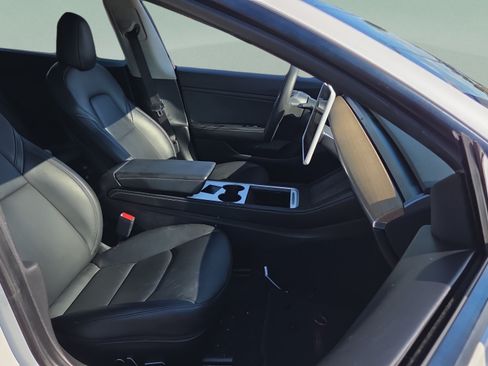 Used 2021 Tesla Model 3 Standard Range Plus RWD image 15