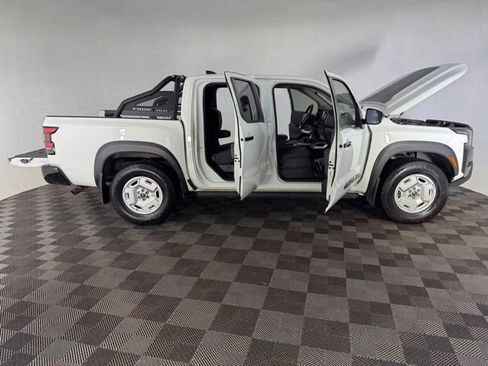 Used 2024 Nissan Frontier SV w/ Hardbody Edition AWD/4WD image 11