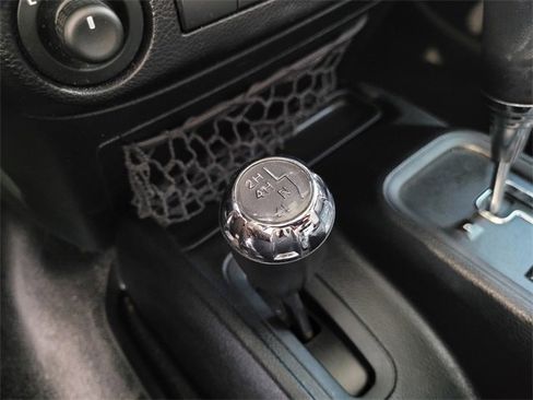 Certified 2015 Jeep Wrangler Unlimited Rubicon w/ Connectivity Group image 12