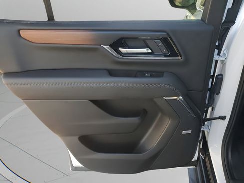 Used 2025 GMC Yukon Denali image 17