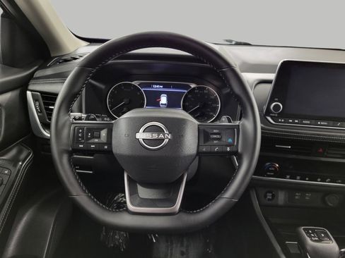 Used 2025 Nissan Rogue SV image 5