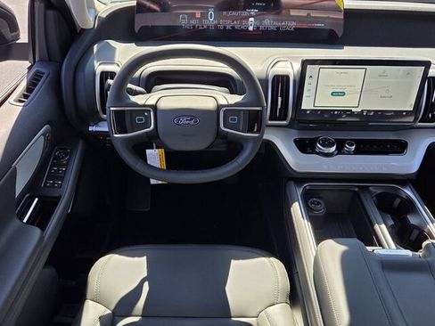 New 2026 Ford Expedition Active image 9