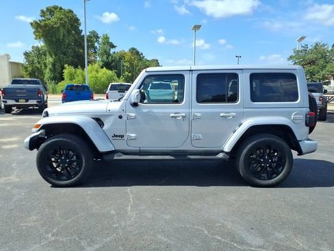 Used 2023 Jeep Wrangler Unlimited Sahara AWD/4WD image 8