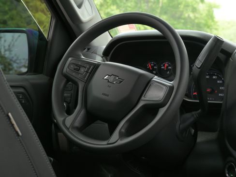 Used 2025 Chevrolet Silverado 1500 Custom Trail Boss w/ Turbomax Blackout Package AWD/4WD image 17