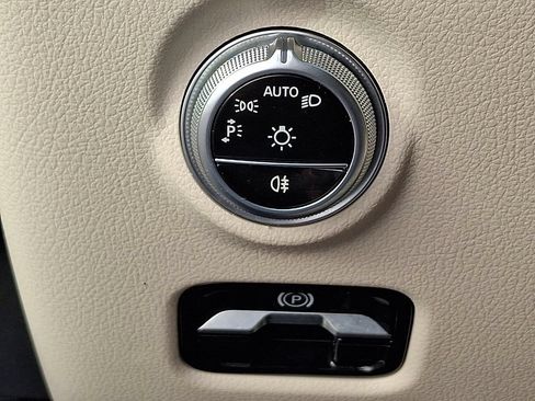 Used 2025 Mercedes-Benz C 300 Sedan image 25