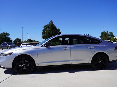 Used 2025 Honda Accord Sport image 3
