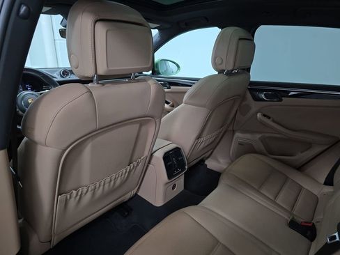 Certified 2019 Porsche Macan S AWD/4WD image 28
