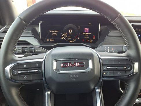 Used 2025 GMC Acadia Elevation image 28